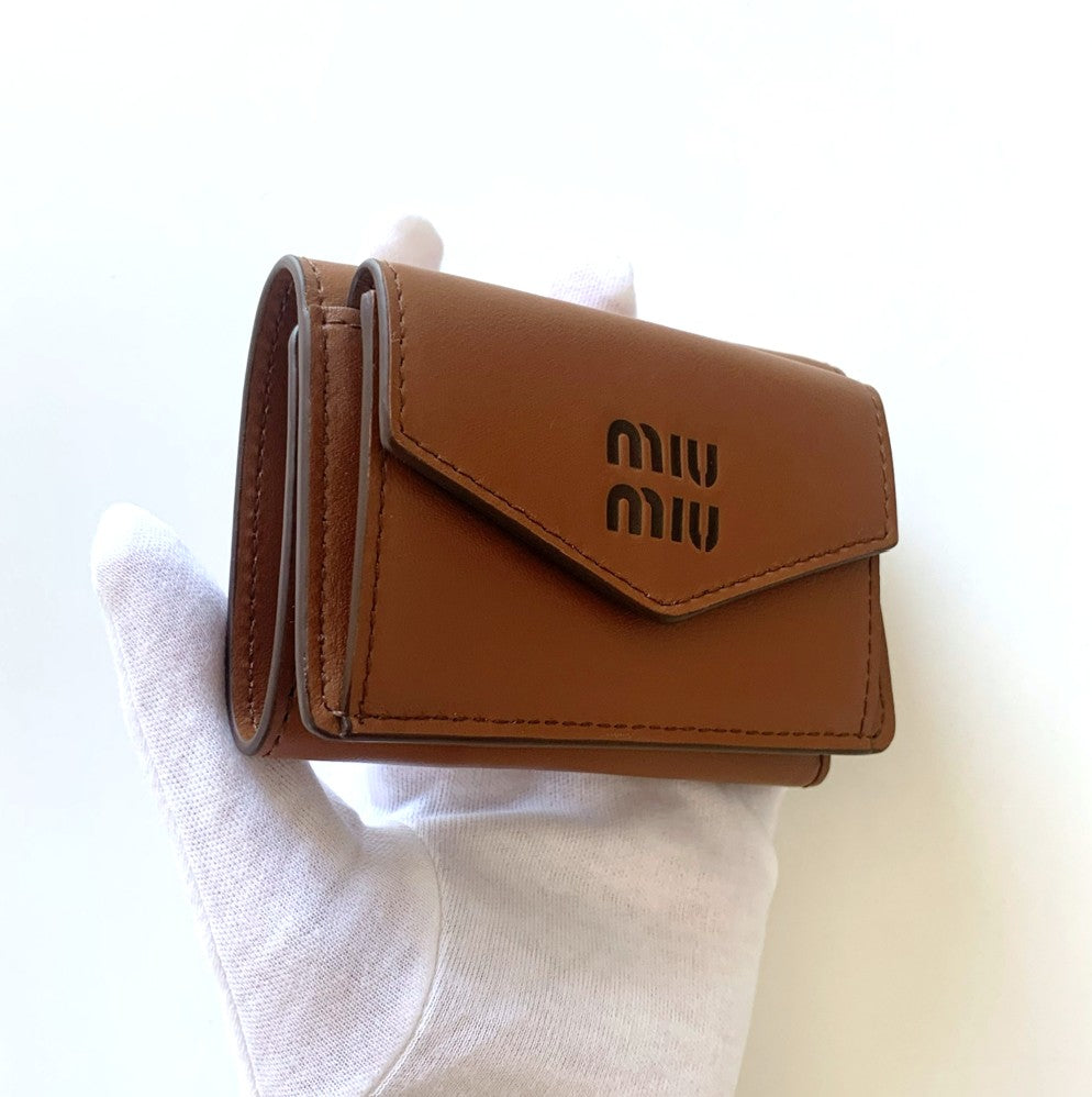 Miu Miu レザー三つ折り財布