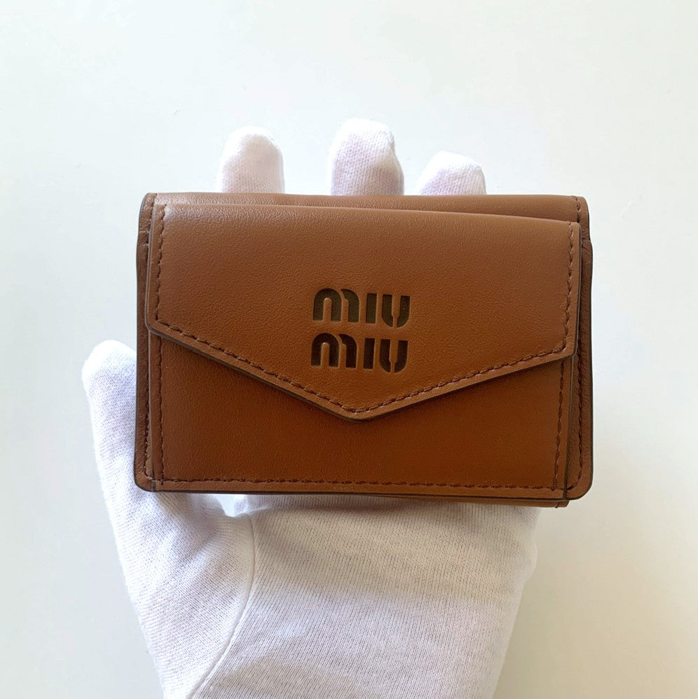 Miu Miu レザー三つ折り財布