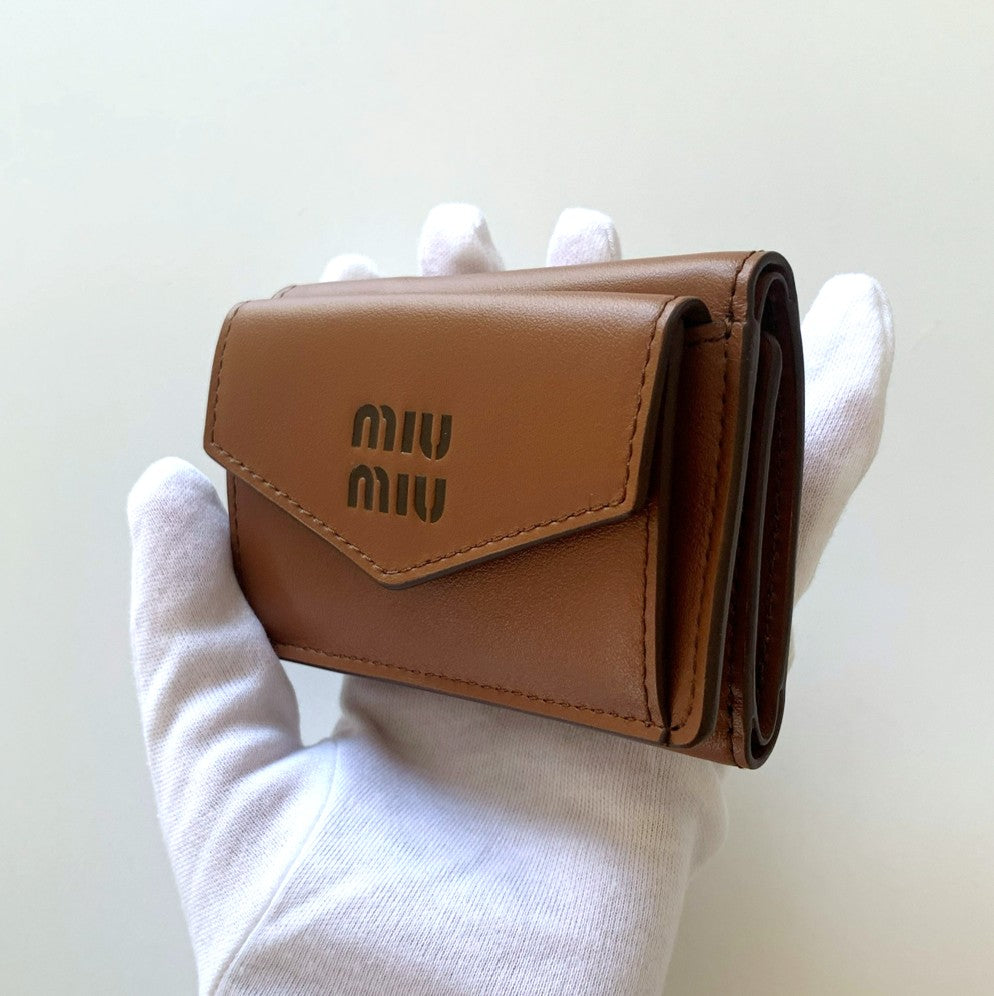 Miu Miu レザー三つ折り財布