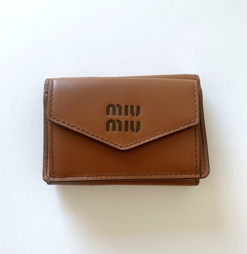 Miu Miu レザー三つ折り財布